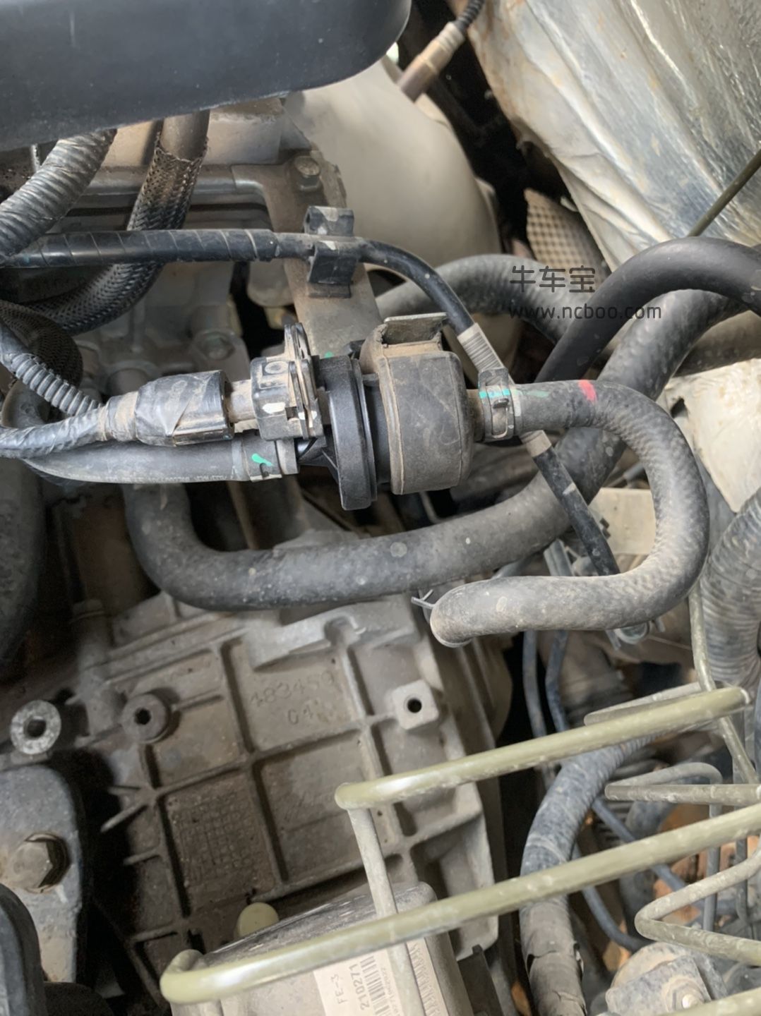 09-2011款帝豪EC7自己动手更换碳罐电磁阀 行车有汽油味